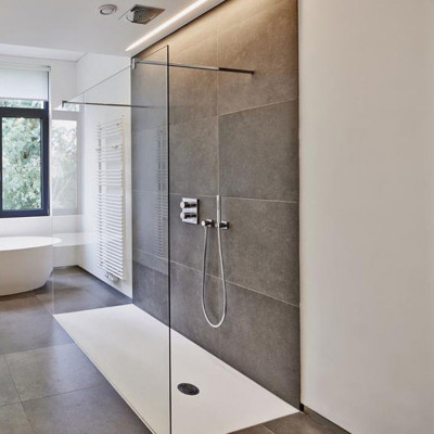 Douche italienne avec paroi en verre