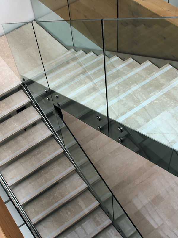 garde-corps en verre escalier design interieur